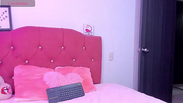 Snapshot of LucianaTomson chatting on November 2025 09:03:02 PM LucianaTomson online show from November 2025 09:03:02 PM