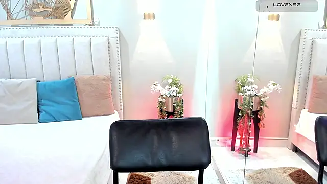  alaiasmile  online show from April 2026 07:23:01 PM