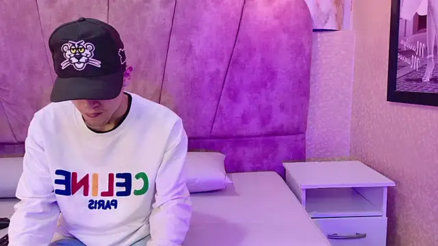 Snapshot of kendalltaylorr chatting on October 2025 12:15:01 PM kendalltaylorr online show from October 2025 12:15:01 PM