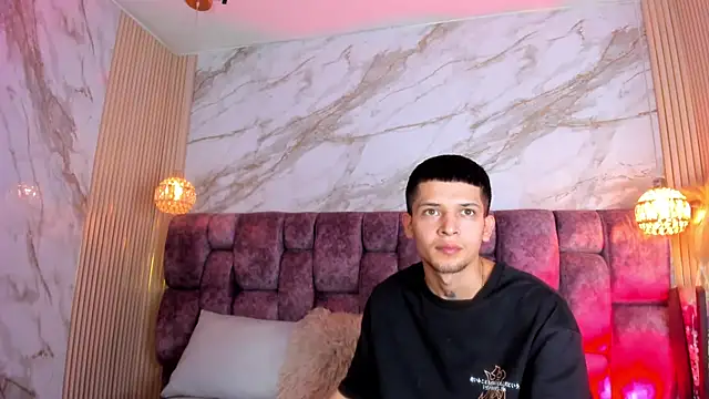 kendalltaylorr online show from April 2026 02:58:01 AM