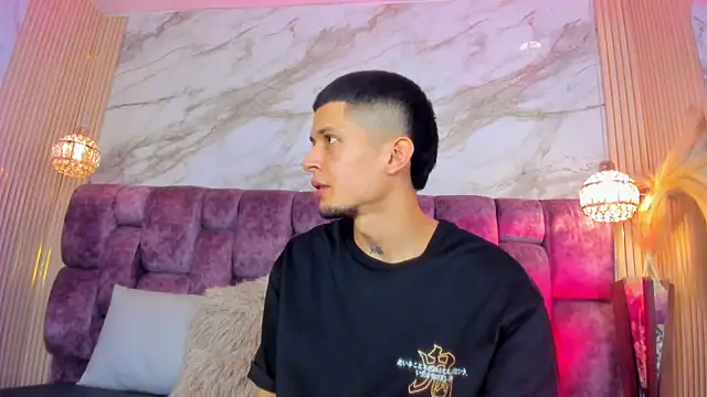 kendalltaylorr online show from April 2026 02:59:01 AM