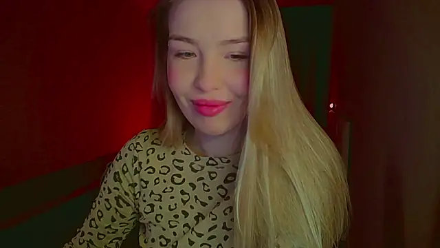 mia raspberrie online show from March 2025 07:15:01 PM