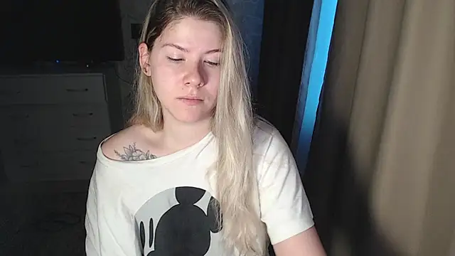 Snapshot of MelissaXKinky chatting on December 2024 03:49:01 AM MelissaXKinky online show from December 2024 03:49:01 AM