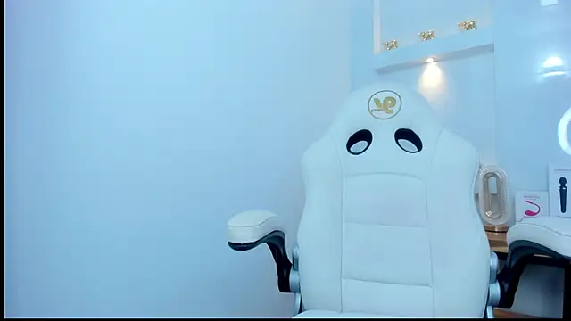 Snapshot of Dalia-Prada chatting on October 2025 04:44:01 AM Dalia-Prada online show from October 2025 04:44:01 AM