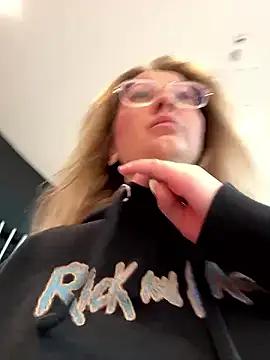 Teya moon  online show from January 2026 11:37:01 AM