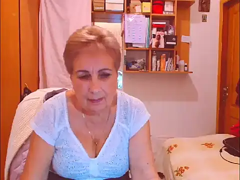 Victoria5643 online show from September 2025 04:43:02 PM