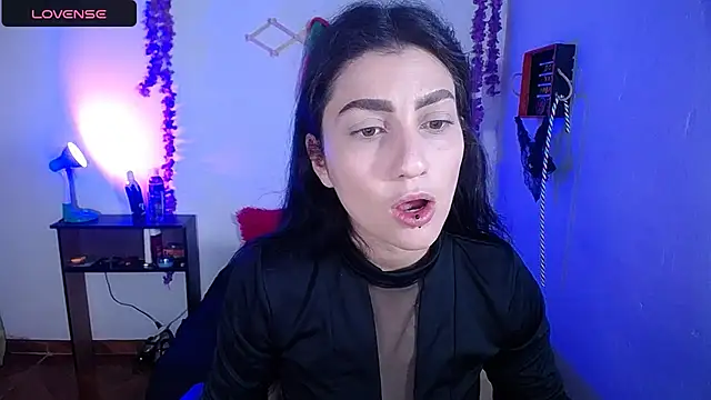 Snapshot of sophy_rock chatting on December 2024 09:23:01 PM sophy rock online show from December 2024 09:23:01 PM