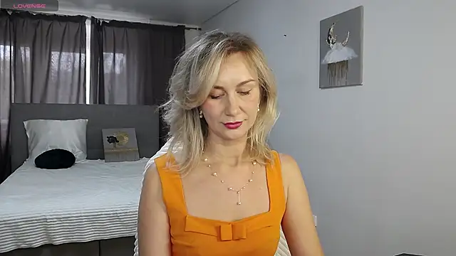 Snapshot of Vanessa_Nowak chatting on October 2025 10:23:02 AM Vanessa Nowak online show from October 2025 10:23:02 AM