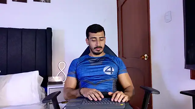 Snapshot of muscle_ares chatting on November 2025 01:05:01 AM muscle ares online show from November 2025 01:05:01 AM