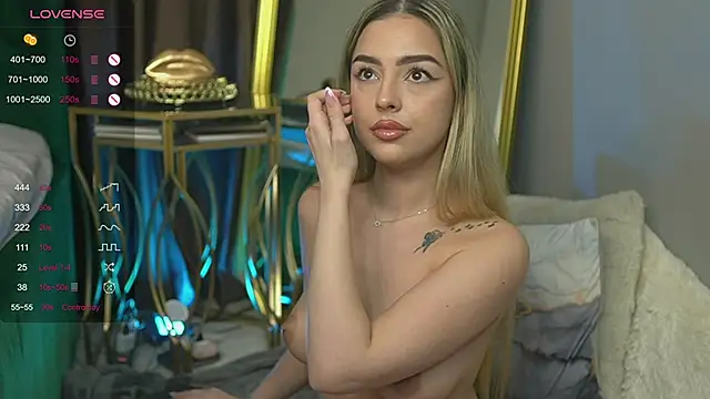 Snapshot of ScarletColes chatting on January 2025 05:19:02 AM ScarletColes online show from January 2025 05:19:02 AM