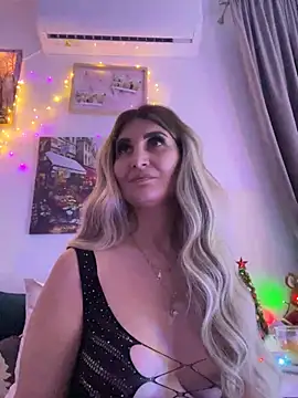Snapshot of EvelynFrances chatting on December 2024 08:15:01 PM EvelynFrances online show from December 2024 08:15:01 PM