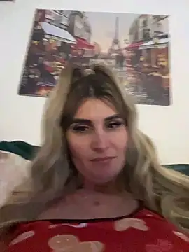 Snapshot of EvelynFrances chatting on January 2025 10:44:01 PM EvelynFrances online show from January 2025 10:44:01 PM