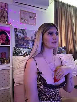 Snapshot of EvelynFrances chatting on January 2026 11:03:01 AM EvelynFrances online show from January 2026 11:03:01 AM