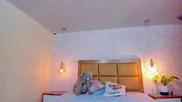 LARSONMIA online show from March 2025 12:12:01 PM