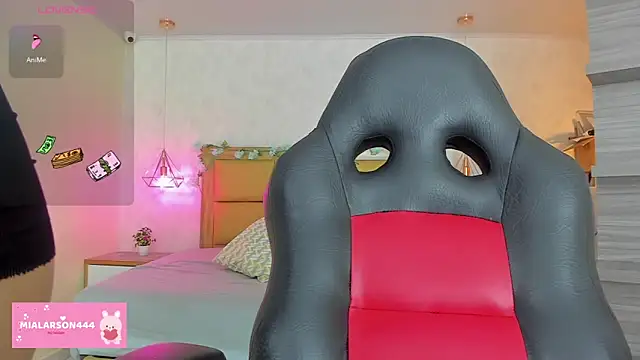 LARSONMIA online show from February 2026 11:47:02 AM