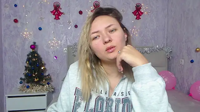 Snapshot of SallyVerda chatting on December 2024 06:42:02 PM SallyVerda online show from December 2024 06:42:02 PM