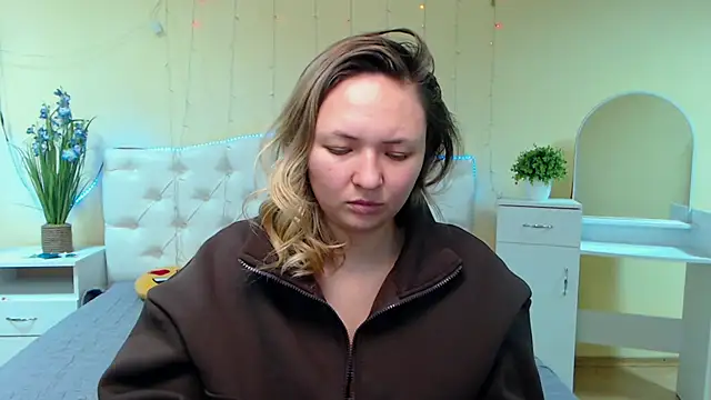 Snapshot of SallyVerda chatting on January 2025 09:24:01 PM SallyVerda online show from January 2025 09:24:01 PM