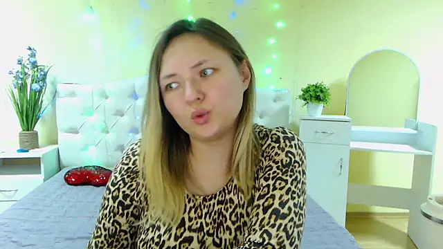 Snapshot of SallyVerda chatting on February 2025 12:43:02 AM SallyVerda online show from February 2025 12:43:02 AM