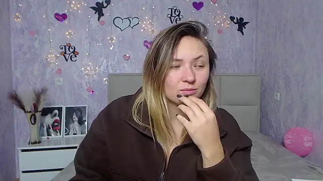 Snapshot of SallyVerda chatting on February 2025 05:10:01 AM SallyVerda online show from February 2025 05:10:01 AM