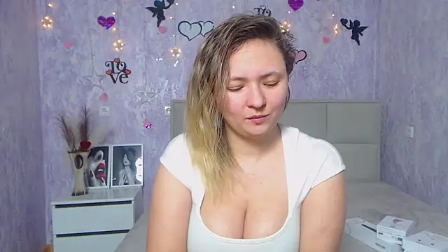 Snapshot of SallyVerda chatting on February 2025 01:00:02 AM SallyVerda online show from February 2025 01:00:02 AM