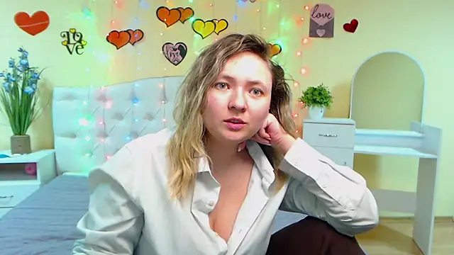 Snapshot of SallyVerda chatting on February 2025 12:43:01 AM SallyVerda online show from February 2025 12:43:01 AM