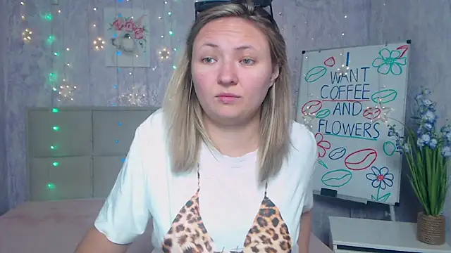 Snapshot of SallyVerda chatting on September 2025 05:02:02 PM SallyVerda online show from September 2025 05:02:02 PM