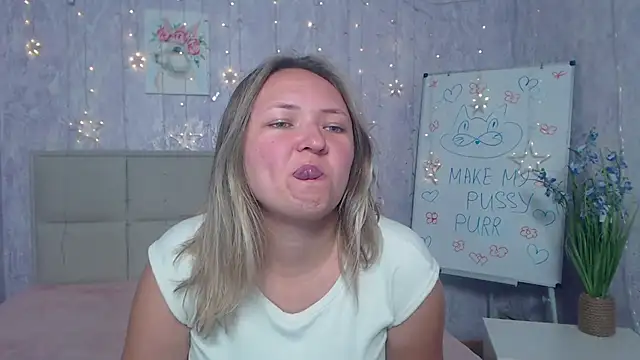 Snapshot of SallyVerda chatting on October 2025 05:55:02 PM SallyVerda online show from October 2025 05:55:02 PM