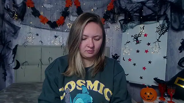 Snapshot of SallyVerda chatting on October 2025 05:13:02 PM SallyVerda online show from October 2025 05:13:02 PM