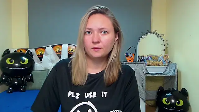 Snapshot of SallyVerda chatting on October 2025 05:23:02 PM SallyVerda online show from October 2025 05:23:02 PM