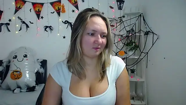 Snapshot of SallyVerda chatting on October 2025 06:23:01 PM SallyVerda online show from October 2025 06:23:01 PM