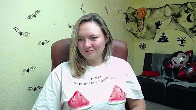 Snapshot of SallyVerda chatting on November 2025 06:31:01 PM SallyVerda online show from November 2025 06:31:01 PM