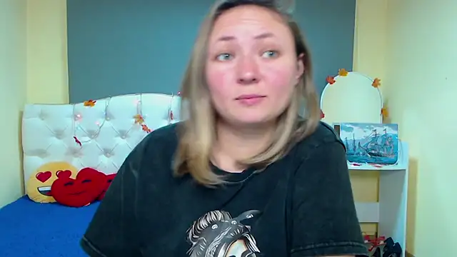 Snapshot of SallyVerda chatting on November 2025 07:40:02 PM SallyVerda online show from November 2025 07:40:02 PM