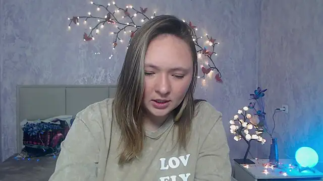 Snapshot of SallyVerda chatting on March 2026 06:13:02 PM SallyVerda online show from March 2026 06:13:02 PM