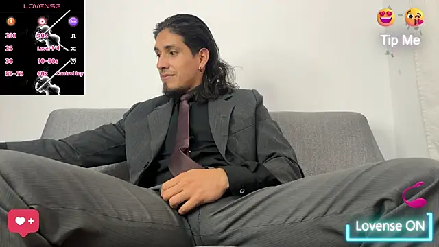 Snapshot of Tom_blunt96 chatting on October 2025 07:15:01 PM Tom blunt96 online show from October 2025 07:15:01 PM