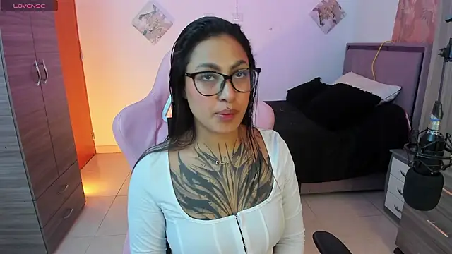 Snapshot of Kayla_foxxy chatting on February 2026 11:06:01 PM Kayla foxxy online show from February 2026 11:06:01 PM