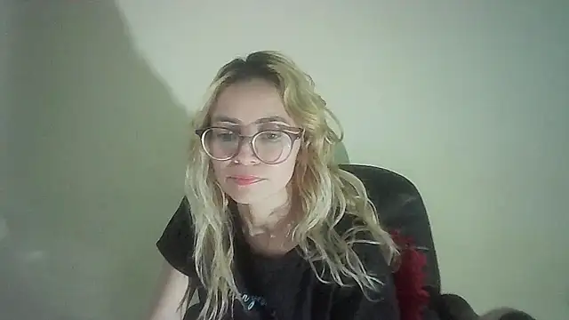 Snapshot of JuliaMack chatting on January 2025 08:35:01 PM JuliaMack online show from January 2025 08:35:01 PM