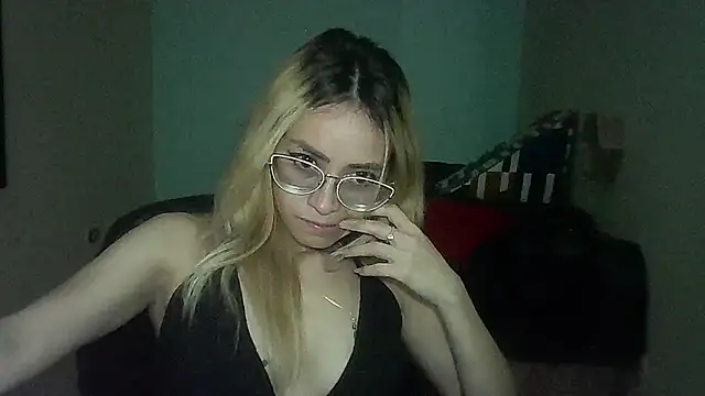 Snapshot of JuliaMack chatting on March 2025 02:14:02 AM JuliaMack online show from March 2025 02:14:02 AM