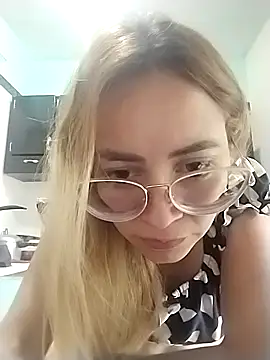Snapshot of JuliaMack chatting on September 2025 05:57:02 PM JuliaMack online show from September 2025 05:57:02 PM
