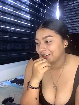 Snapshot of Kittyy_Hott_ chatting on January 2025 08:11:02 PM Kittyy Hott online show from January 2025 08:11:02 PM