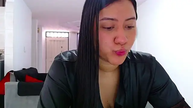 Snapshot of LuciaTomson chatting on May 2026 04:03:01 PM LuciaTomson online show from May 2026 04:03:01 PM
