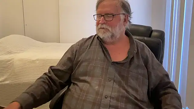 Snapshot of Drummajor chatting on December 2025 05:41:02 PM Drummajor online show from December 2025 05:41:02 PM