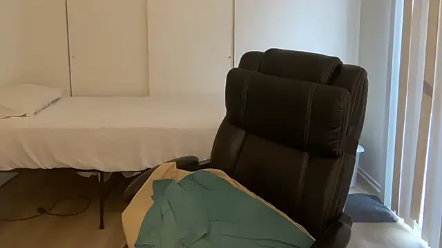 Snapshot of Drummajor chatting on May 2026 04:01:02 PM Drummajor online show from May 2026 04:01:02 PM