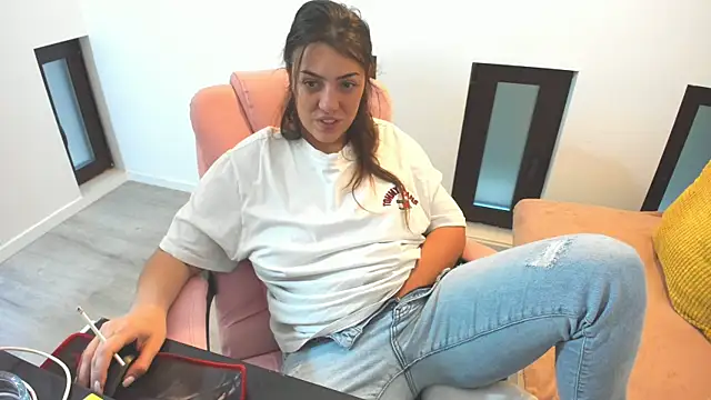 Dyana Kaylinn online show from November 2025 05:35:01 AM