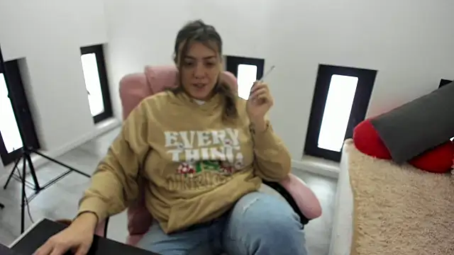 Snapshot of Dyana_Kaylinn chatting on February 2026 06:25:02 AM Dyana Kaylinn online show from February 2026 06:25:02 AM