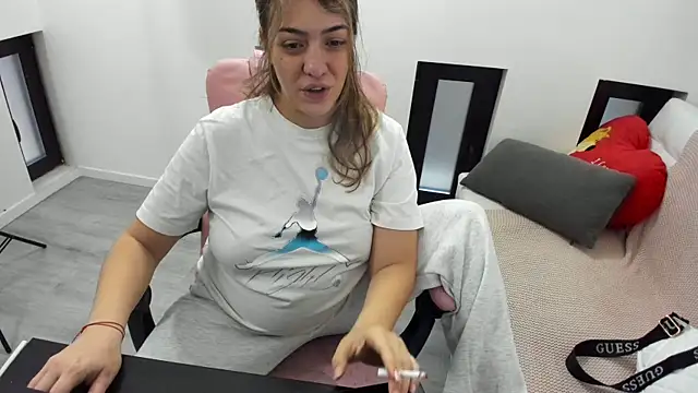 Snapshot of Dyana_Kaylinn chatting on March 2026 04:56:01 AM Dyana Kaylinn online show from March 2026 04:56:01 AM