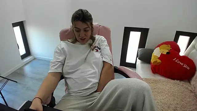 Snapshot of Dyana_Kaylinn chatting on April 2026 04:57:02 AM Dyana Kaylinn online show from April 2026 04:57:02 AM