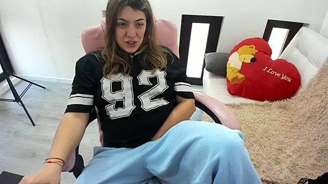 Snapshot of Dyana_Kaylinn chatting on April 2026 04:18:01 AM Dyana Kaylinn online show from April 2026 04:18:01 AM