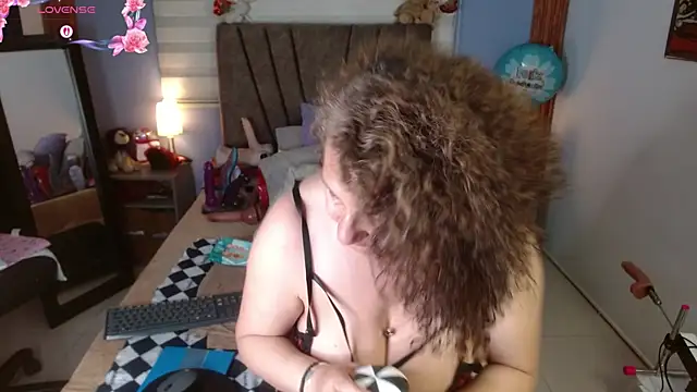 Nadia 84 online show from June 2026 07:25:01 PM
