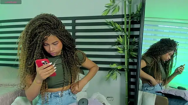 Snapshot of nayah__ chatting on September 2025 02:16:02 PM nayah online show from September 2025 02:16:02 PM