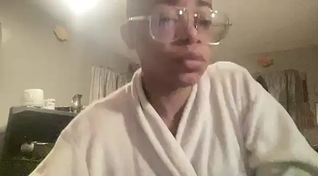Snapshot of MommyConfident chatting on February 2025 01:36:01 AM MommyConfident online show from February 2025 01:36:01 AM